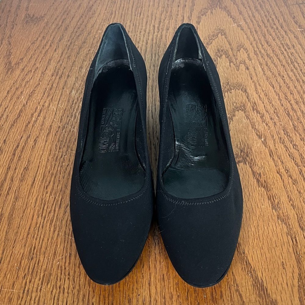 Salvatore Ferragamo Women's 7.5 B Almond Toe Low Heel Fabric Wedge Black 40197